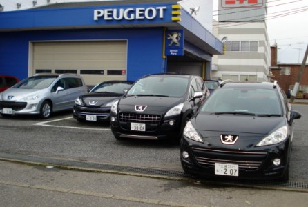 PEUGEOT CARAVAN の前に！