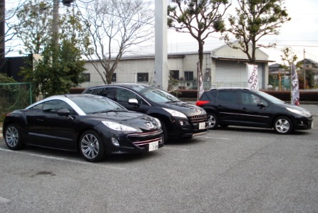 PEUGEOT CARAVAN の前に！