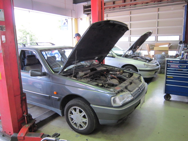 「PEUGEOT405BREAK」ご入庫ありがとうございます。