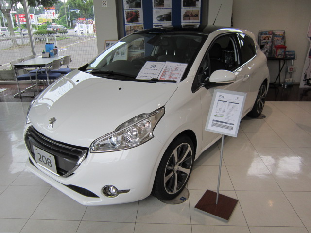 「PEUGEOT 208GT」展示いたしました。