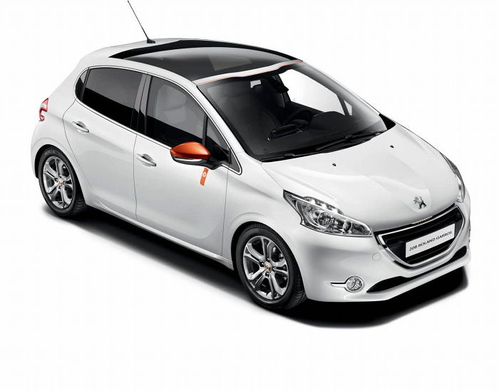 PEUGEOT208限定車発表です。