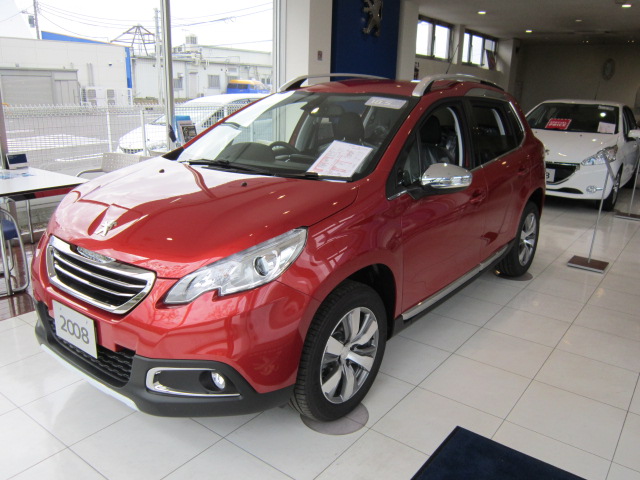 PEUGEOT2008 トルマリン・レッド　入荷しました。