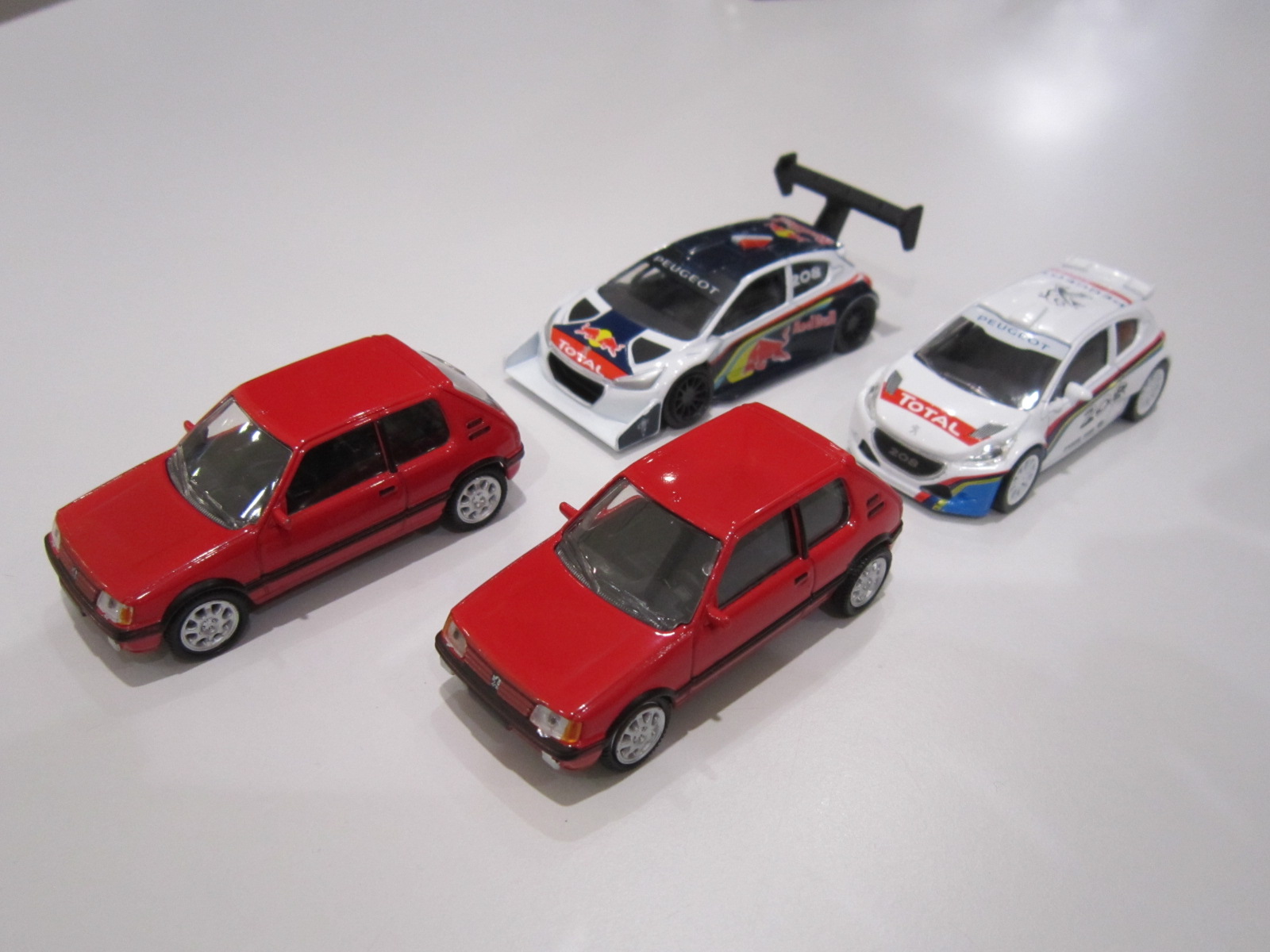 PEUGEOT205GTi　入荷しました！