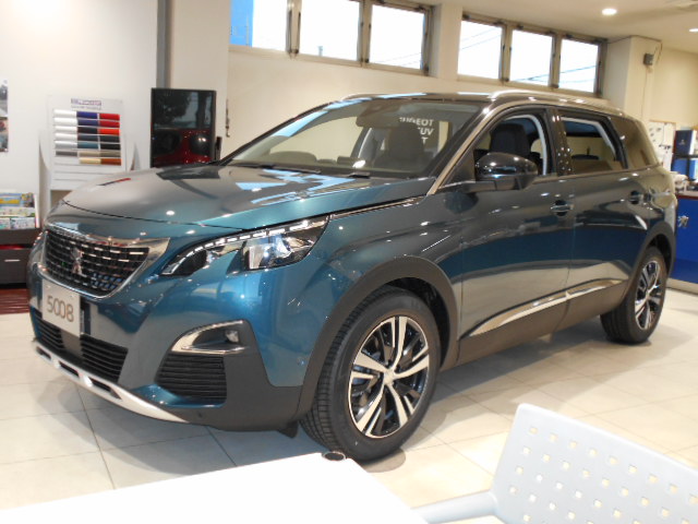 PEUGEOT5008 展示しました。