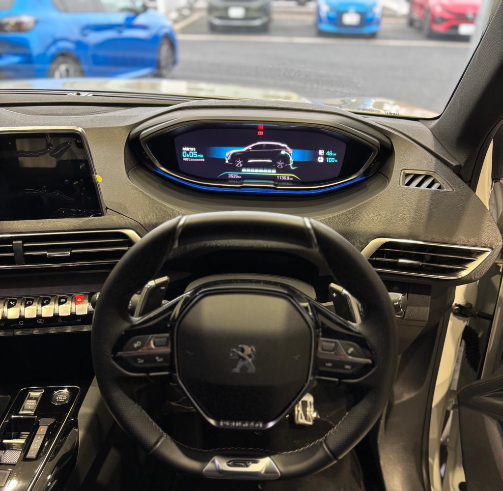 中古車のご紹介【3008GT HYBRID4】