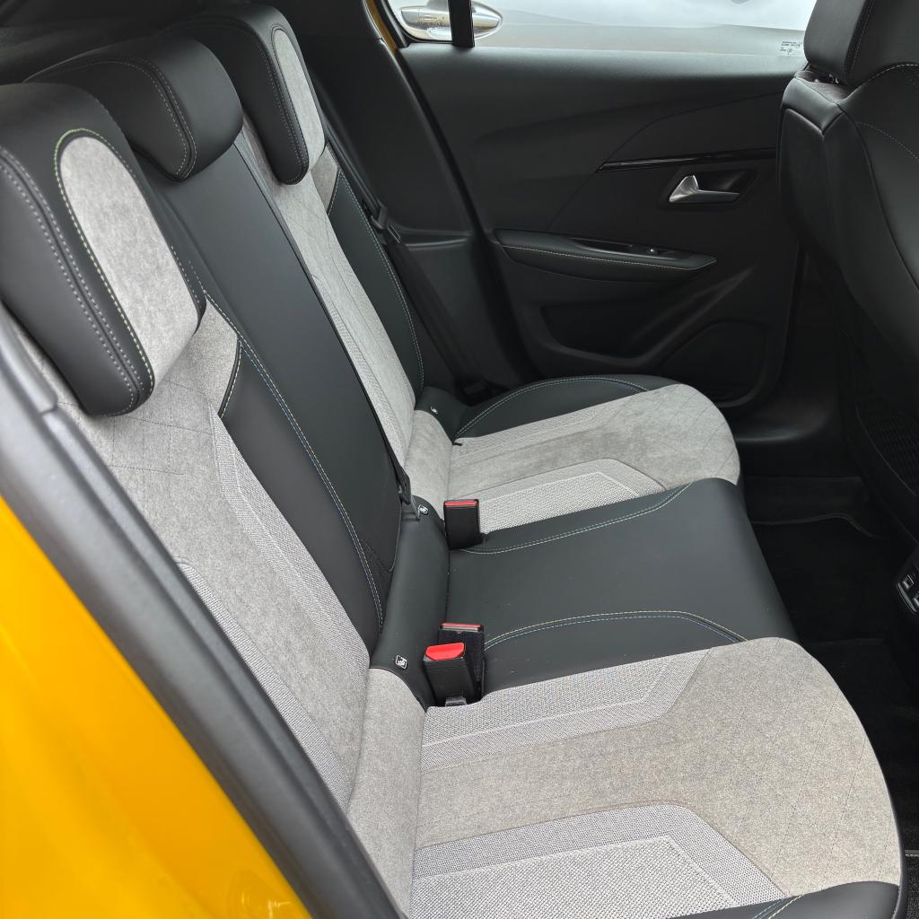 中古車のご紹介【208GT】