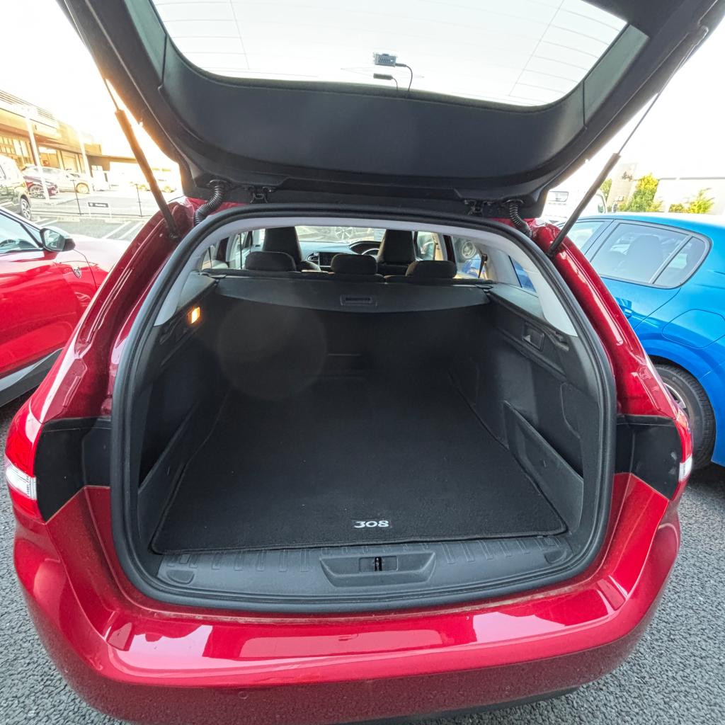 中古車のご紹介【308SW ALLURE】