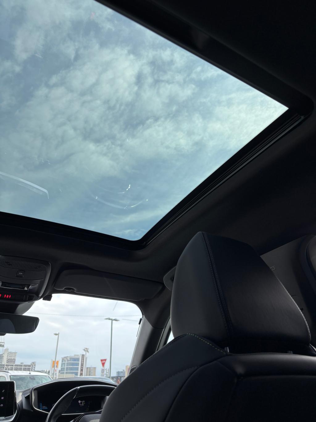 中古車のご紹介【e2008GT】