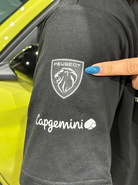なかなか手に入らない限定Tシャツです👚