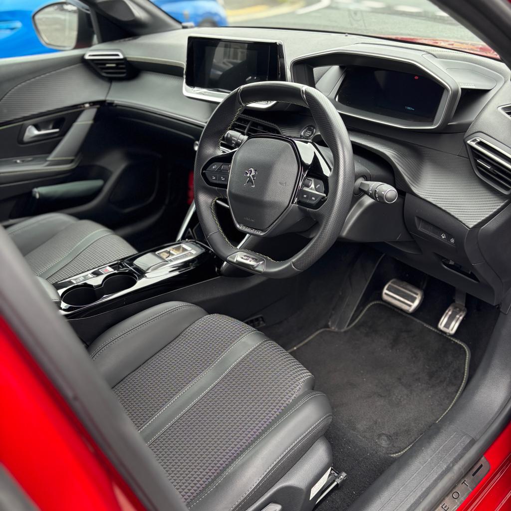 中古車のご紹介【e208GT】