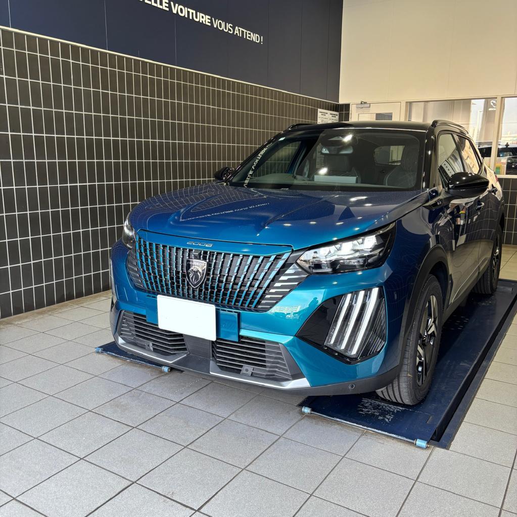 PEUGEOT 2008 Hybrid 登場
