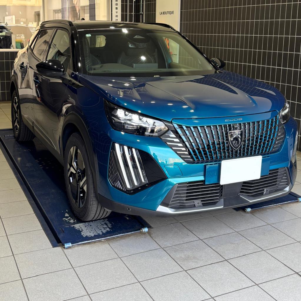 PEUGEOT 2008 Hybrid 登場