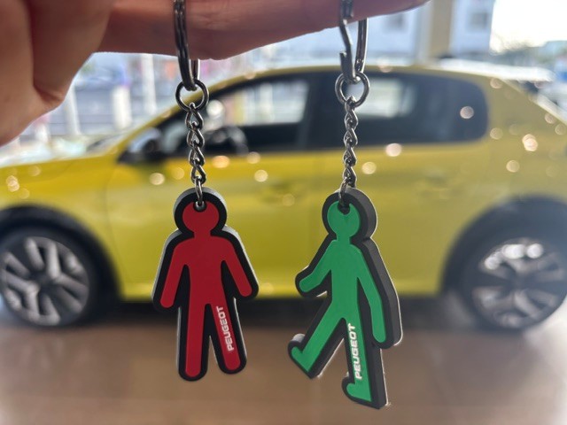 ユニークなキーホルダー入荷🚶‍♂️
