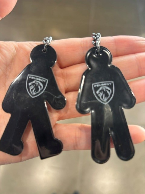 ユニークなキーホルダー入荷🚶‍♂️