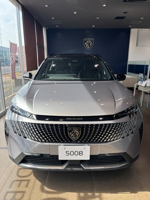 展示車に5008×アルタンスグレー登場👏